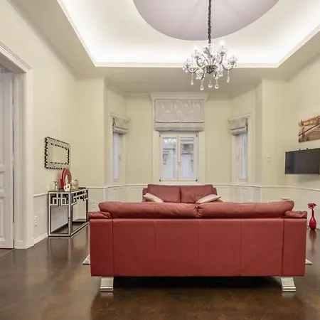 Appartamento Spacious Elegant At The River