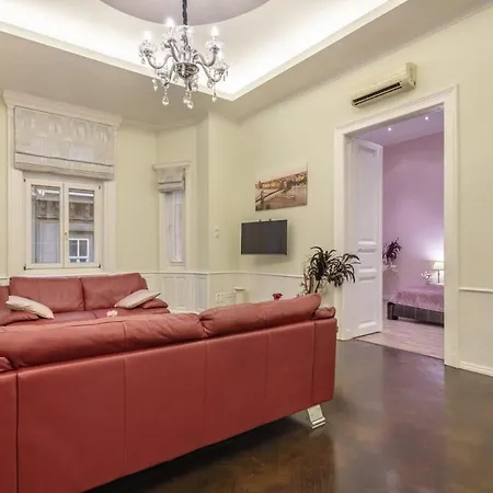 Spacious Elegant At The River *