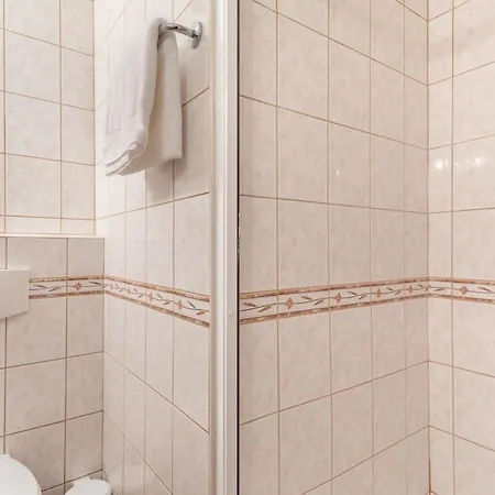 Spacious Elegant At The River