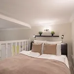 Spacious Elegant At The River Appartement Budapest