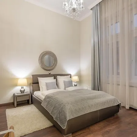 Spacious Elegant At The River Budapešť