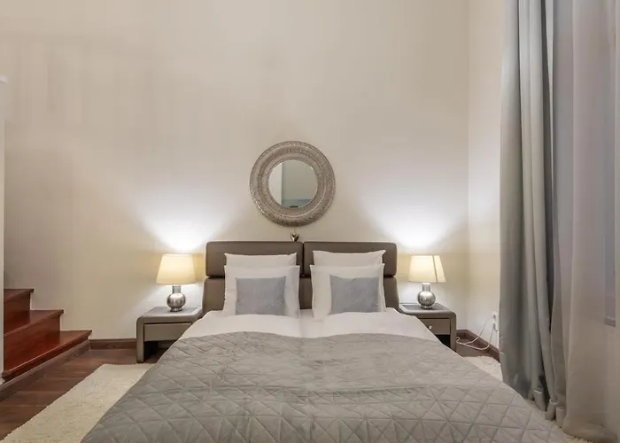 Spacious Elegant At The River Apartmán