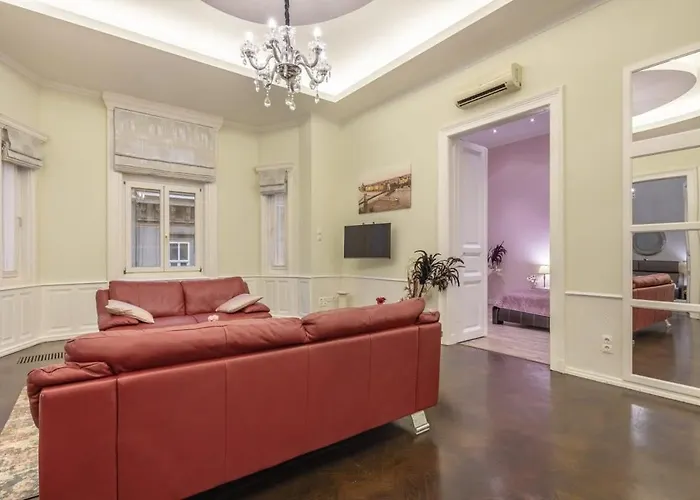 Spacious Elegant At The River *