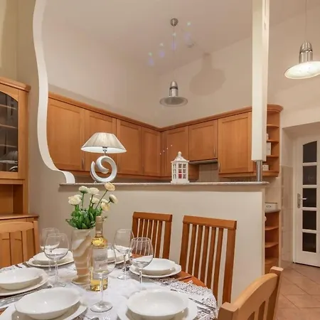 Apartament Spacious Elegant At The River *